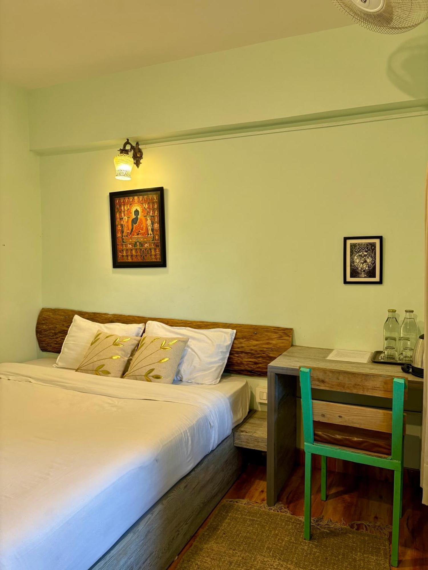 Eevolve Dharamkot - An Eco Hostel МакЛеод Ганж Екстериор снимка