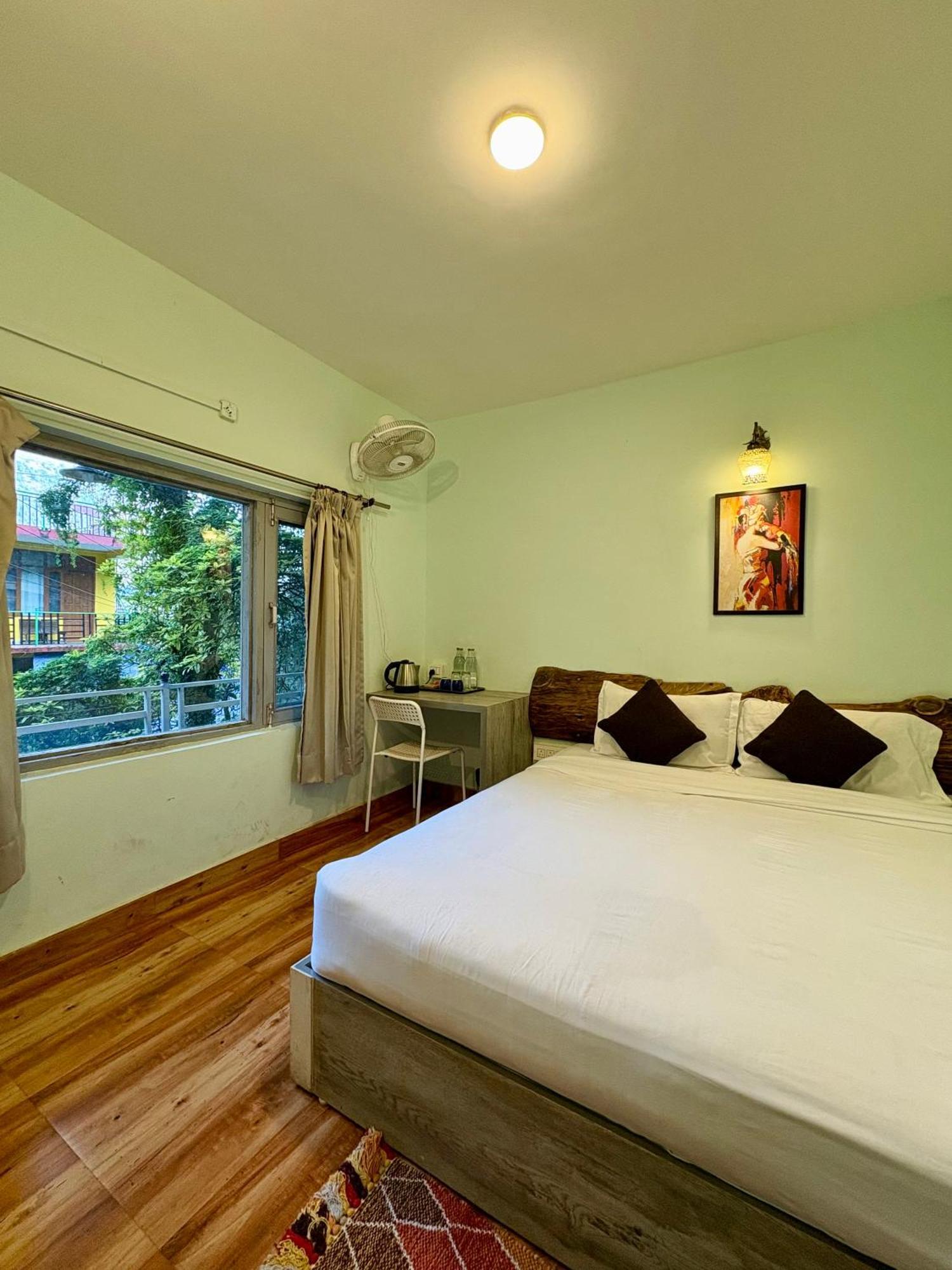 Eevolve Dharamkot - An Eco Hostel МакЛеод Ганж Екстериор снимка